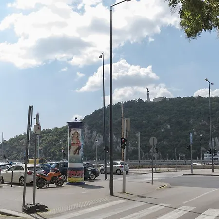 Riverside Deluxe 아파트